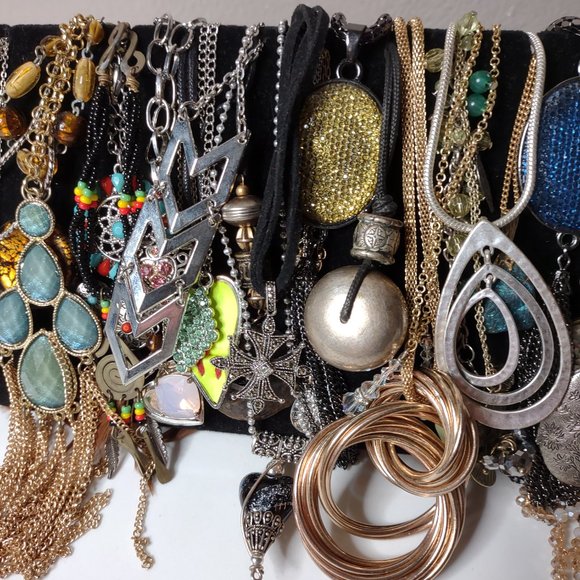 Lot Of 30 Pendant Necklaces - Picture 3 of 16